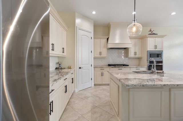 3108 E Beech Court, Visalia, CA 93292