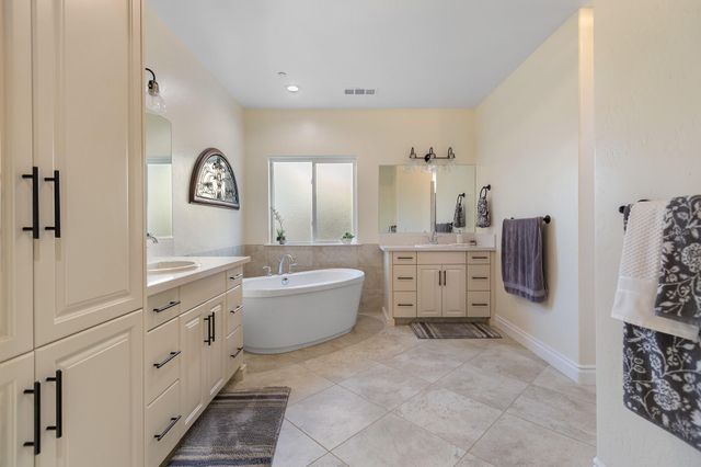 3108 E Beech Court, Visalia, CA 93292