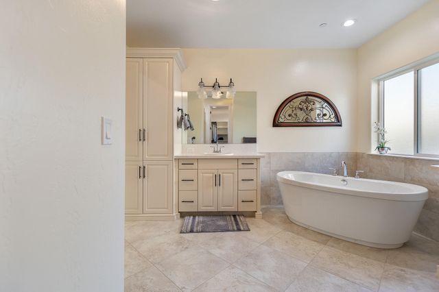 3108 E Beech Court, Visalia, CA 93292