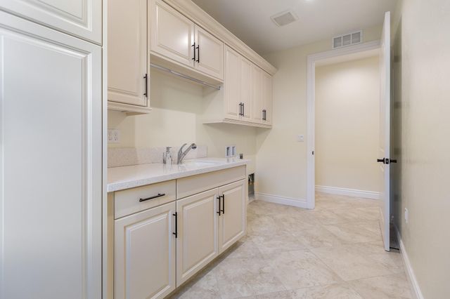 3108 E Beech Court, Visalia, CA 93292