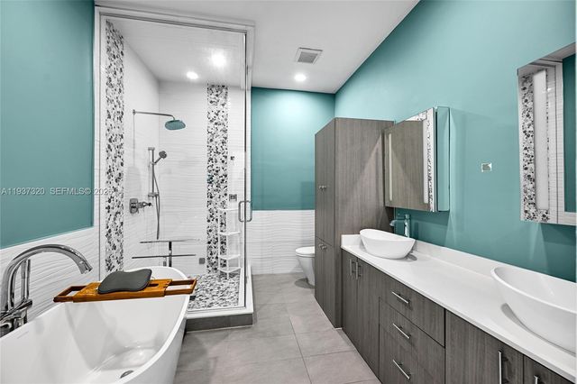 310 Poinciana Dr 802, Sunny Isles Beach, FL 33160