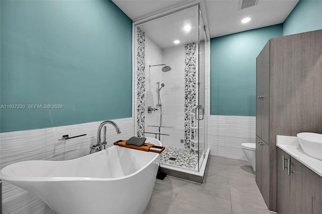 310 Poinciana Dr 802, Sunny Isles Beach, FL 33160