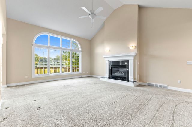 13575 Village Court, Clive, IA 50325