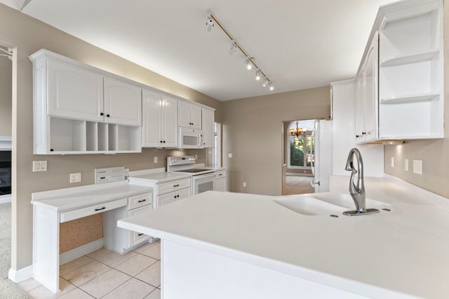 13575 Village Court, Clive, IA 50325