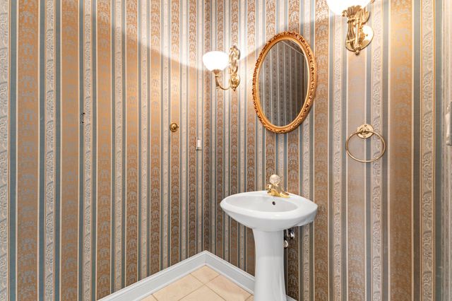 13575 Village Court, Clive, IA 50325