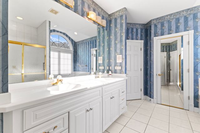 13575 Village Court, Clive, IA 50325