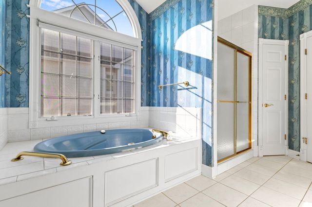 13575 Village Court, Clive, IA 50325