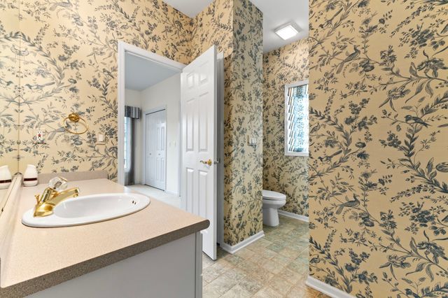 13575 Village Court, Clive, IA 50325