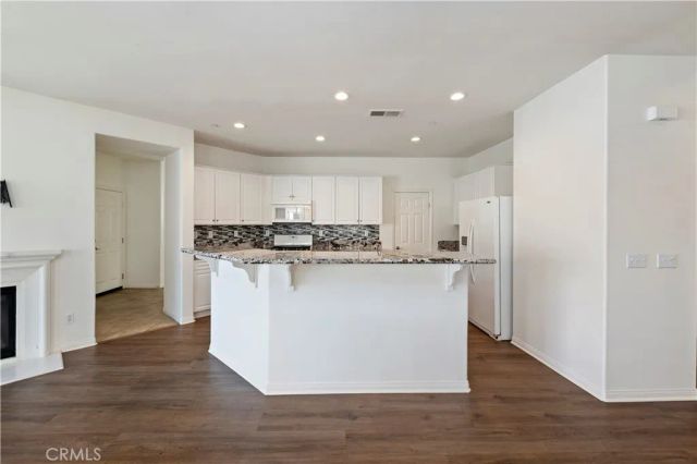 15834 Vienna, Fontana, CA 92336