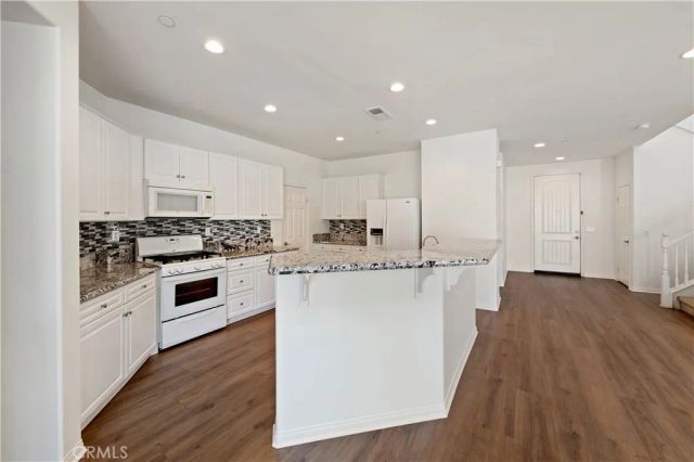 15834 Vienna, Fontana, CA 92336
