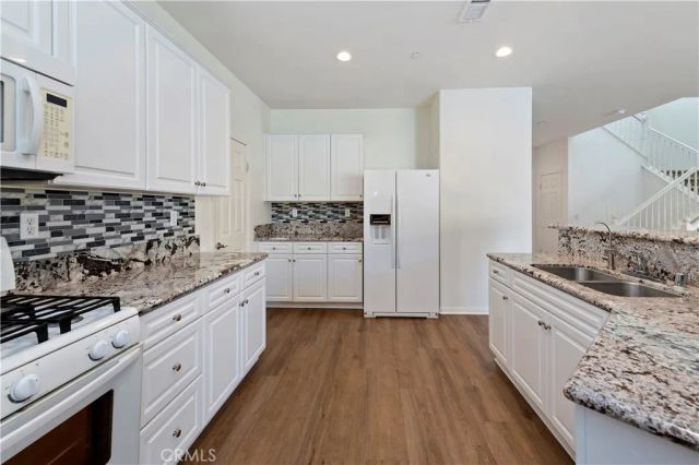 15834 Vienna, Fontana, CA 92336