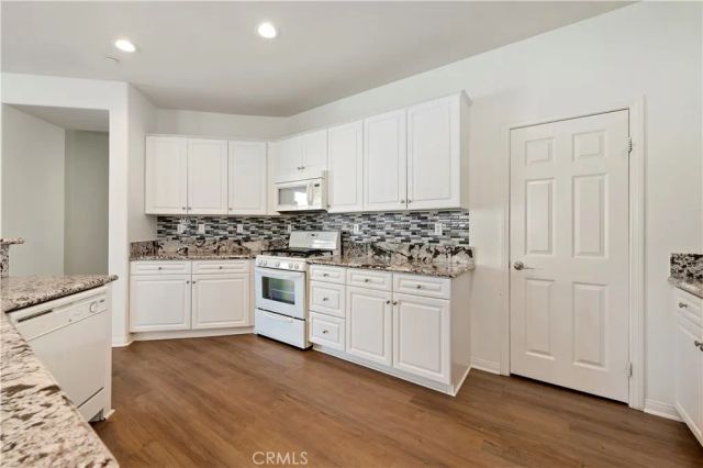 15834 Vienna, Fontana, CA 92336