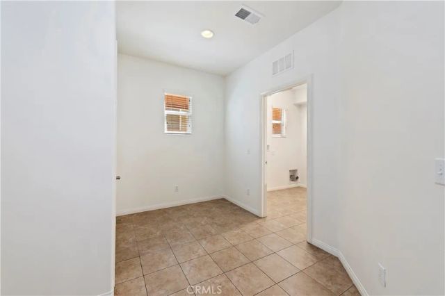 15834 Vienna, Fontana, CA 92336