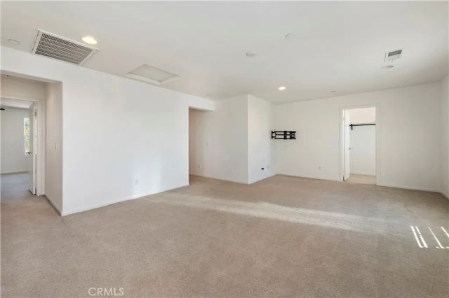 15834 Vienna, Fontana, CA 92336