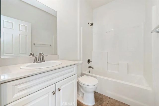 15834 Vienna, Fontana, CA 92336