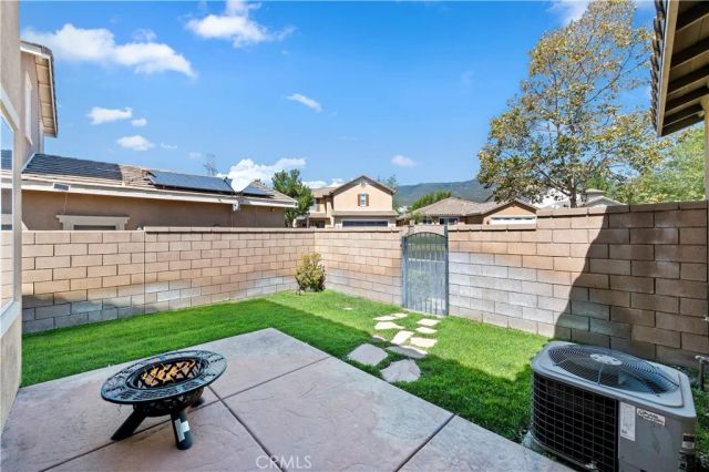 15834 Vienna, Fontana, CA 92336
