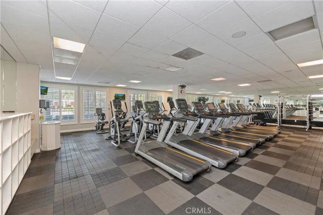 15834 Vienna, Fontana, CA 92336