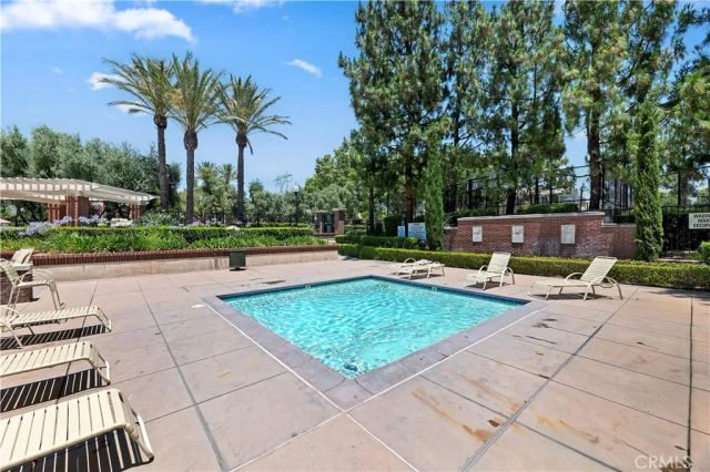 15834 Vienna, Fontana, CA 92336