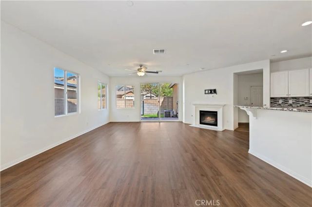 15834 Vienna, Fontana, CA 92336