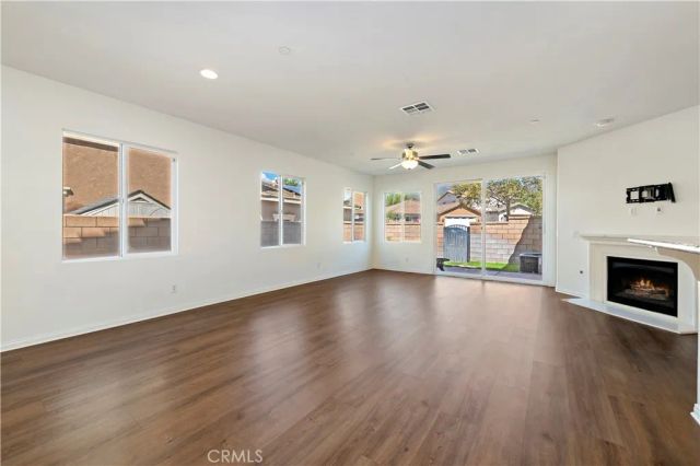 15834 Vienna, Fontana, CA 92336