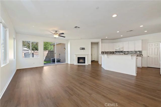 15834 Vienna, Fontana, CA 92336