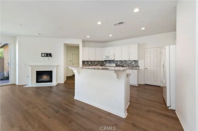 15834 Vienna, Fontana, CA 92336
