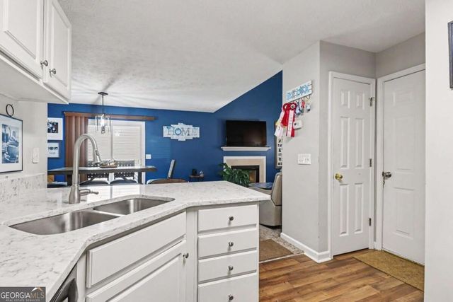 1073 Daventry Crossing, Woodstock, GA 30188