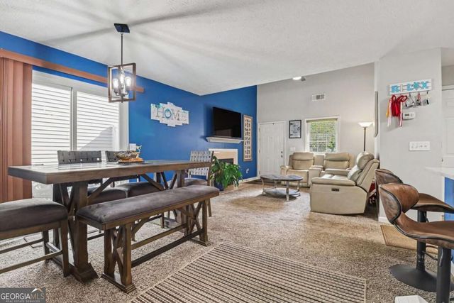 1073 Daventry Crossing, Woodstock, GA 30188