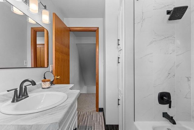 425 SARATOGA STREET, Green Bay, WI 54303