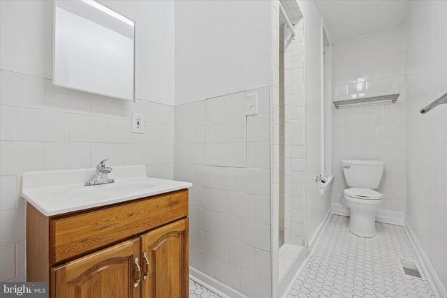 236 BUCKINGHAM PL, Philadelphia, PA 19104
