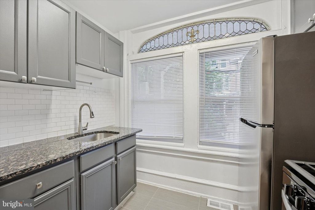 236 BUCKINGHAM PL, Philadelphia, PA 19104