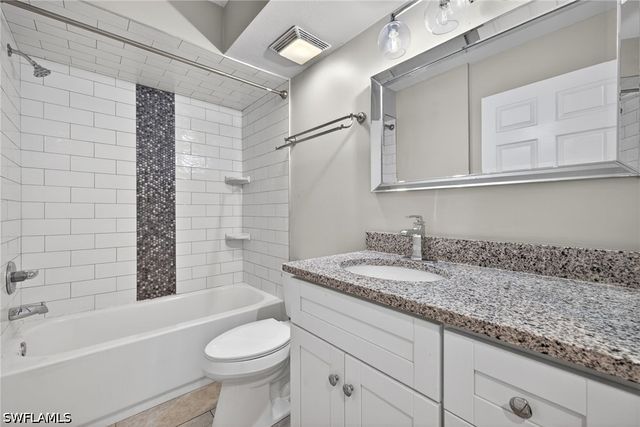 4910 Cougar CT N 1-103, Naples, FL 34109