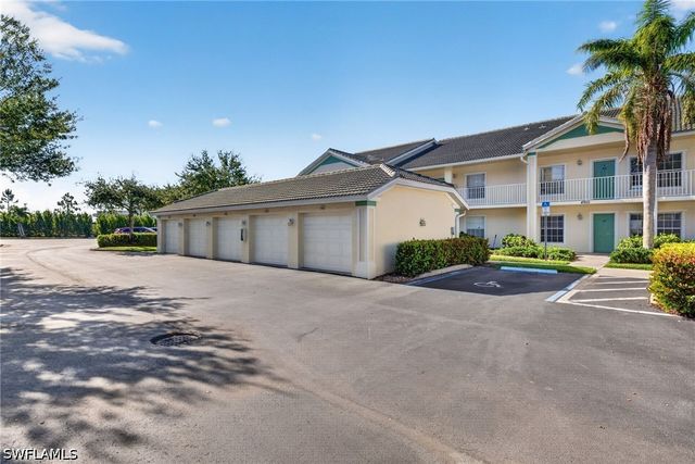 4910 Cougar CT N 1-103, Naples, FL 34109
