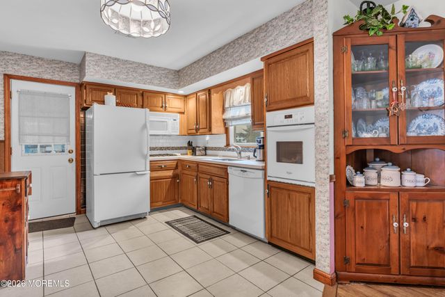 511 Robinhood Road, Brick, NJ 08724