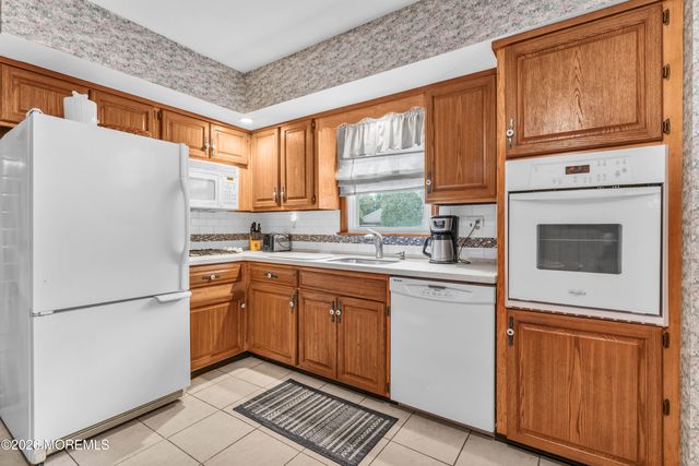 511 Robinhood Road, Brick, NJ 08724