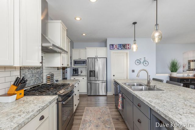 1011 Dreamfield Drive, Byron Center, MI 49315