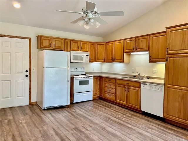 3317 S Robin Meadows Lane, Eau Claire, WI 54701