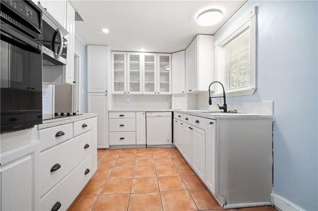 2214 S Hillwood Drive, Mobile, AL 36605