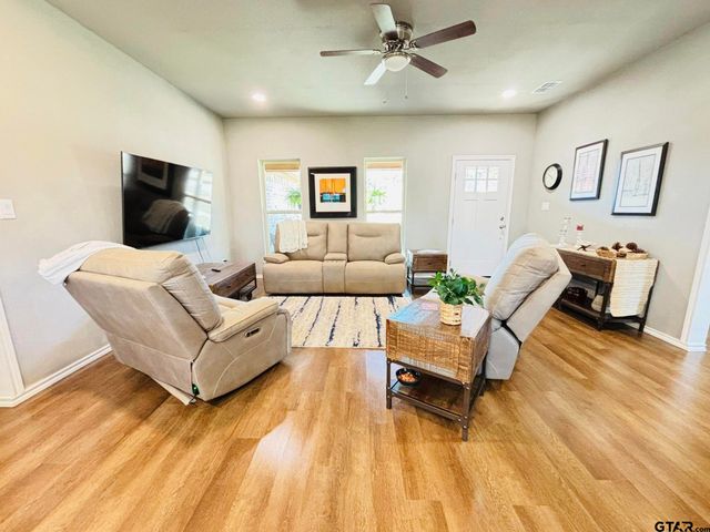 211 Private Road 6292, Mineola, TX 75773