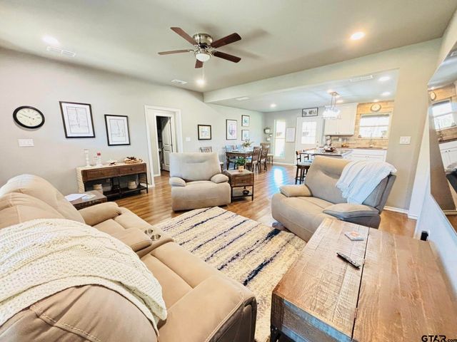 211 Private Road 6292, Mineola, TX 75773