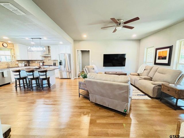 211 Private Road 6292, Mineola, TX 75773