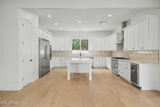 3229 E ROMA Avenue, Phoenix, AZ 85018