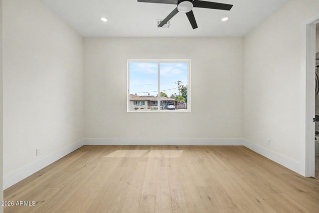 3229 E ROMA Avenue, Phoenix, AZ 85018
