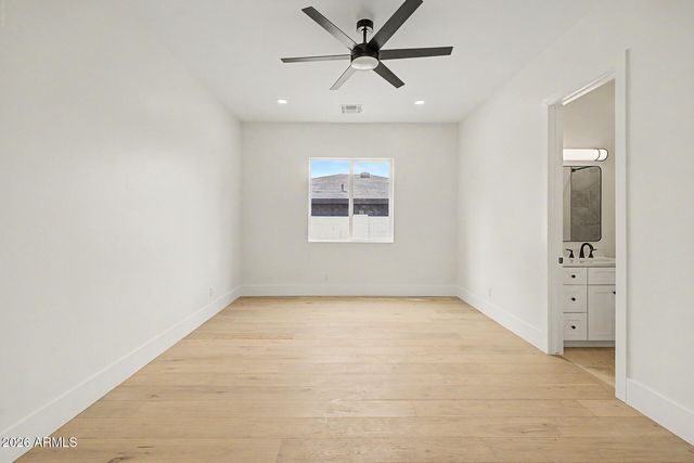 3229 E ROMA Avenue, Phoenix, AZ 85018
