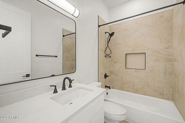 3229 E ROMA Avenue, Phoenix, AZ 85018