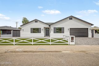 3229 E ROMA Avenue, Phoenix, AZ 85018