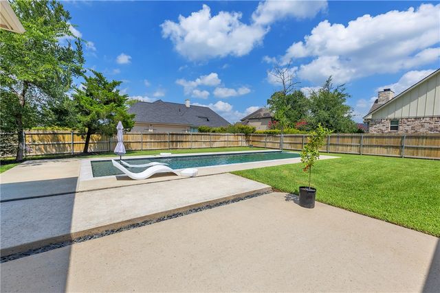 5201 Flint Hills Drive, College Station, TX 77845