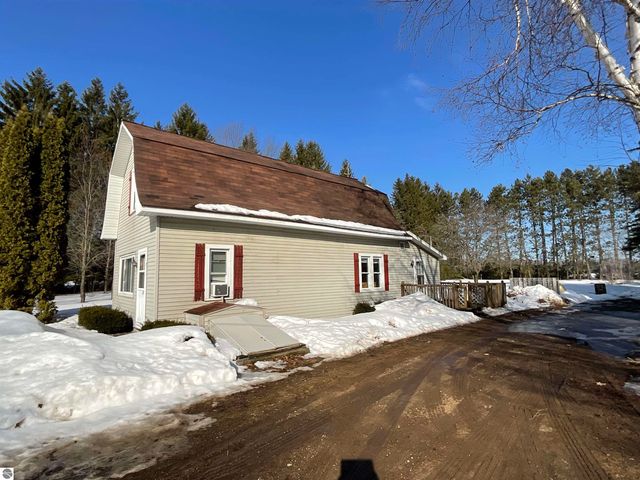 5731 M 72, Kalkaska, MI 49646