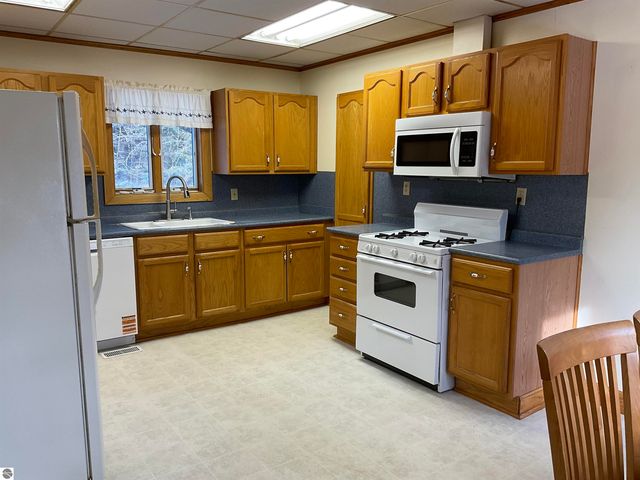 5731 M 72, Kalkaska, MI 49646