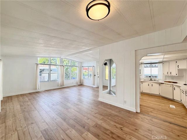 3595 Santa Fe 213, Long Beach, CA 90810